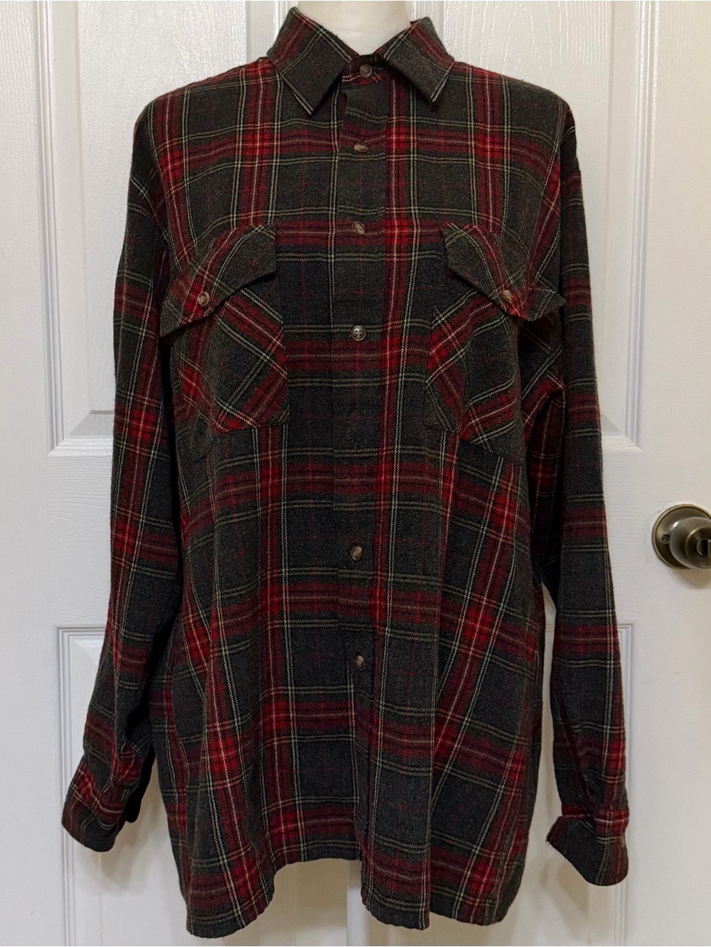 2000s vintage style plaid flannel button down
